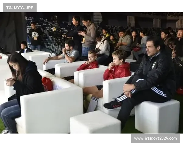 德甲球星探望儿童医院，足球公益活动传递社会温暖