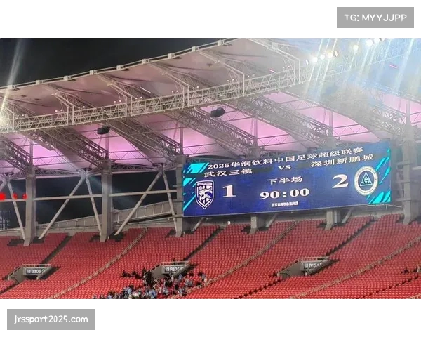 武汉三镇主场为患病小球迷全场点亮星光，场面感人